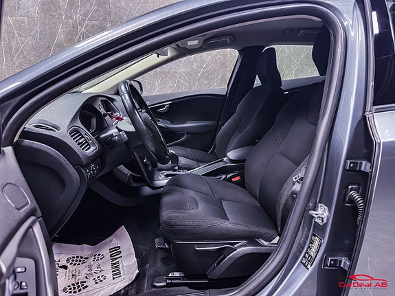 Volvo V40 13 of 25
