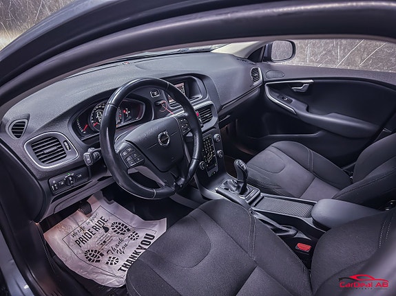 Volvo V40 14 of 25
