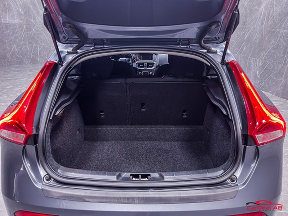 Volvo V40 25 of 25