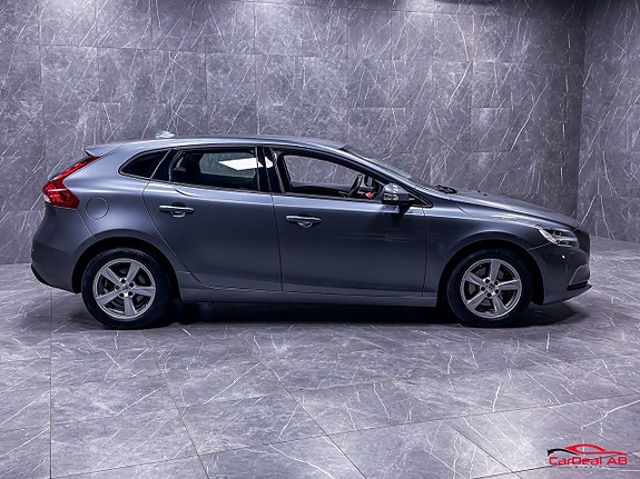 Volvo V40 4 of 5