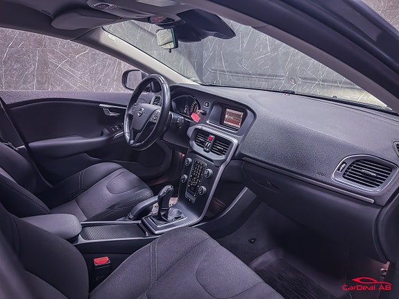 Volvo V40 11 of 25