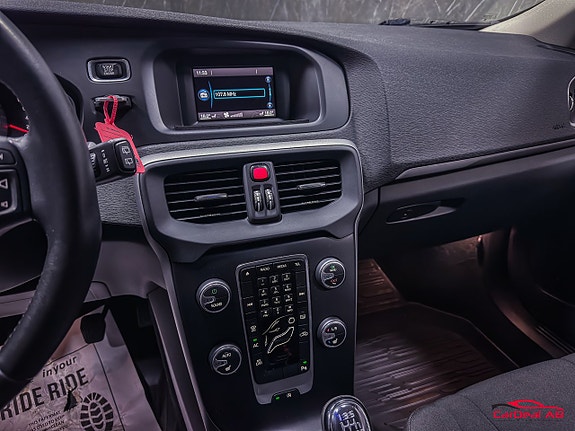 Volvo V40 21 of 25