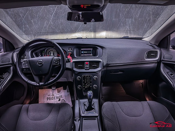 Volvo V40 12 of 25