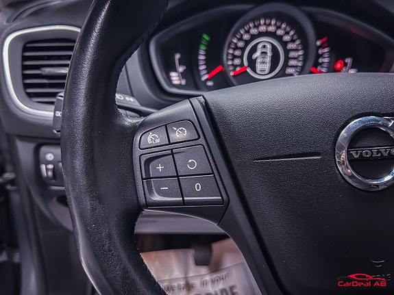 Volvo V40 19 of 25