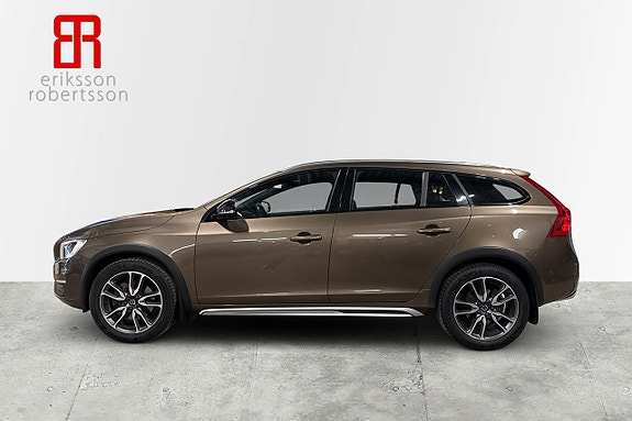Volvo V60 Cross Country 2 of 5