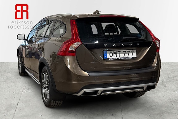 Volvo V60 Cross Country 3 of 5