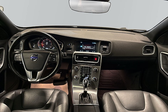 Volvo V60 Cross Country 4 of 5