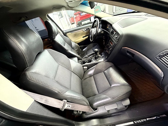 Volvo V70 17 of 22