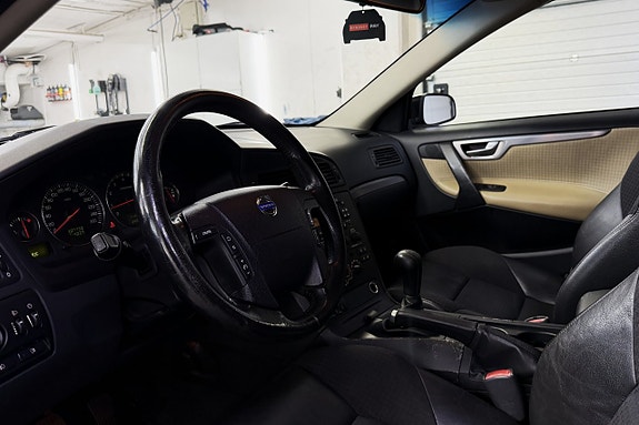 Volvo V70 12 of 22