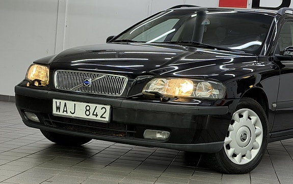 Volvo V70 2 of 22
