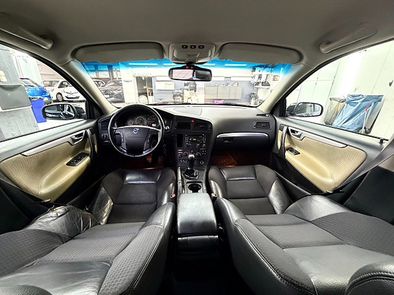 Volvo V70 18 of 22