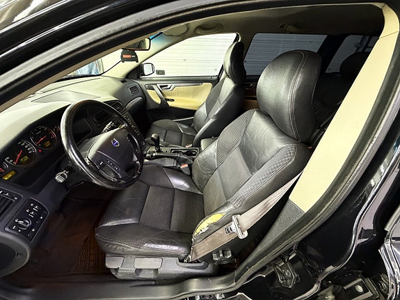 Volvo V70 11 of 22