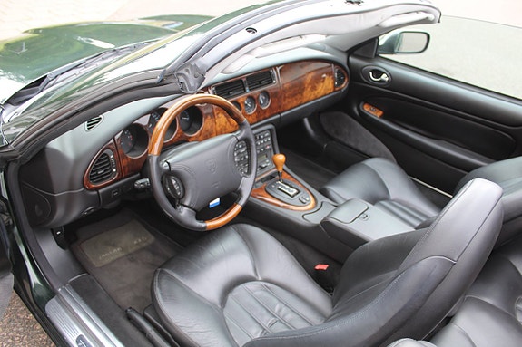 Jaguar XK 3 of 5