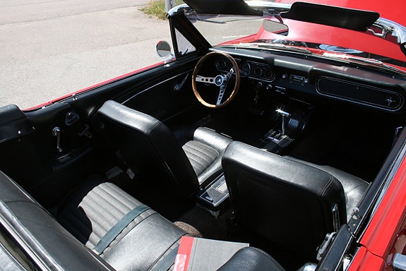 Ford Mustang 15 of 19