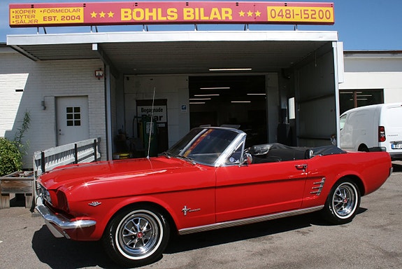 Ford Mustang 4 of 19