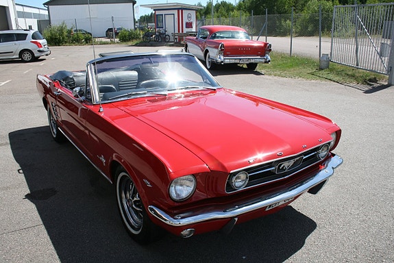 Ford Mustang 3 of 19