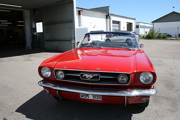 Ford Mustang 9 of 19