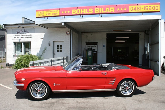 Ford Mustang 7 of 19