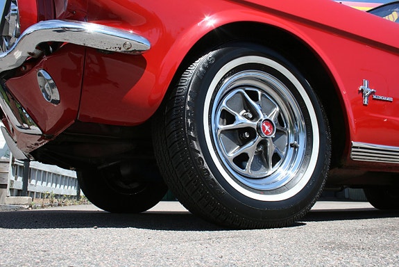 Ford Mustang 10 of 19