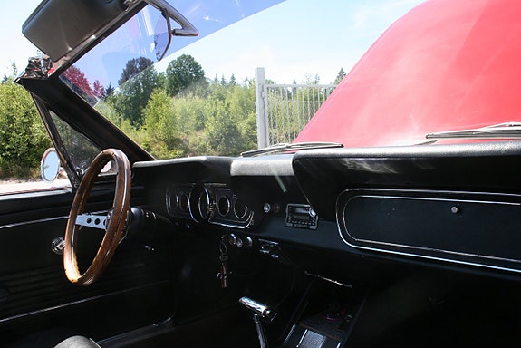 Ford Mustang 16 of 19