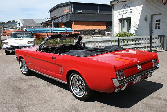 Ford Mustang 5 of 19
