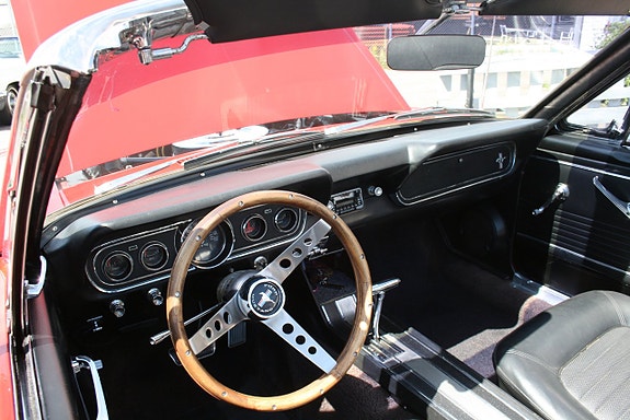 Ford Mustang 12 of 19