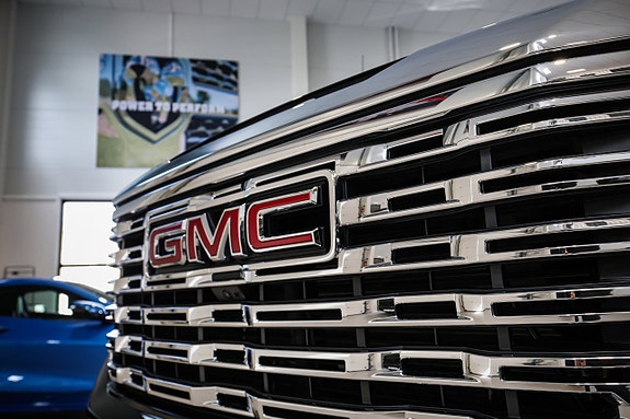 GMC Sierra 3 of 5
