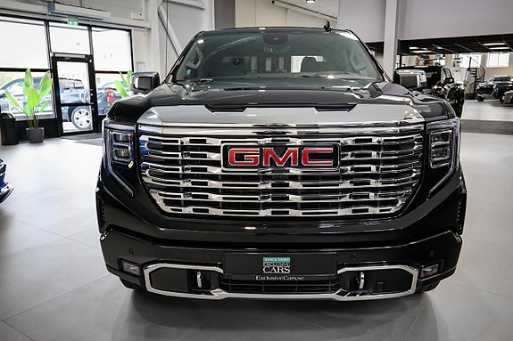 GMC Sierra 2 of 5