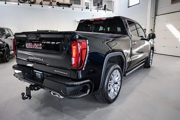 GMC Sierra 7 of 30