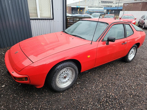 Porsche 924 2 of 7