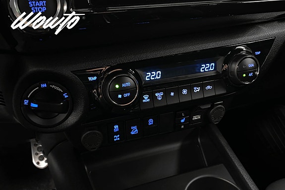 Toyota HiLux 16 of 25