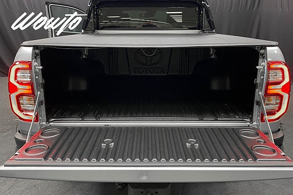 Toyota HiLux 23 of 25