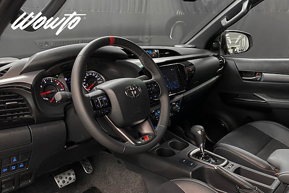 Toyota HiLux 7 of 25