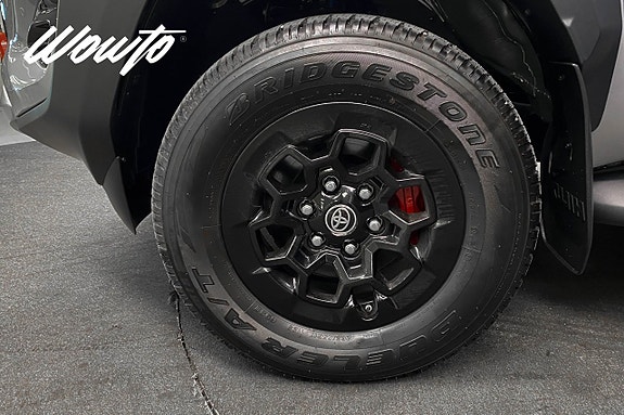 Toyota HiLux 22 of 25