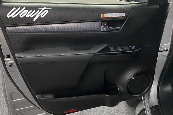Toyota HiLux 8 of 25