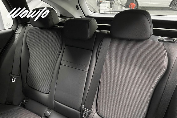 Mercedes-Benz C200 12 of 19