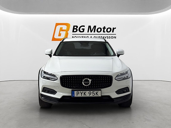 Volvo V90 Cross Country 2 of 22
