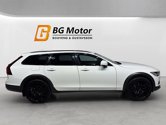 Volvo V90 Cross Country 3 of 22