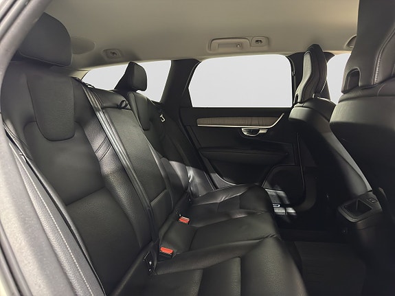 Volvo V90 Cross Country 10 of 22