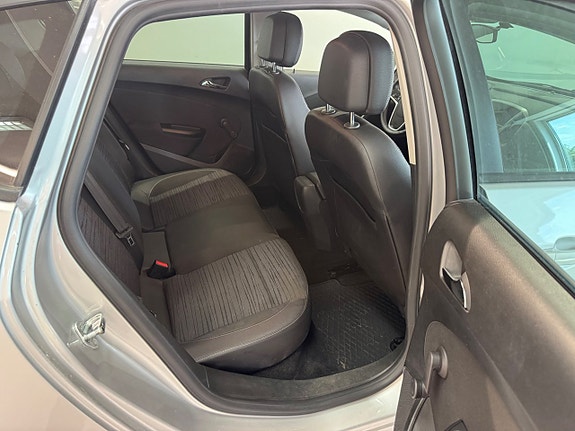 Opel Astra 12 of 17