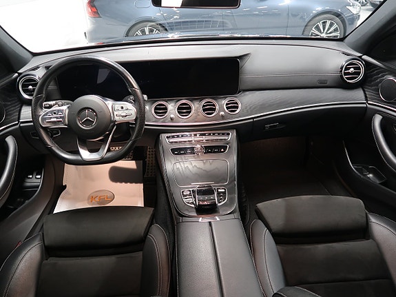 Mercedes-Benz E300 de 21 of 30