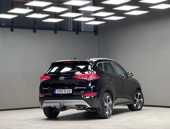 Hyundai Tucson 2 of 5