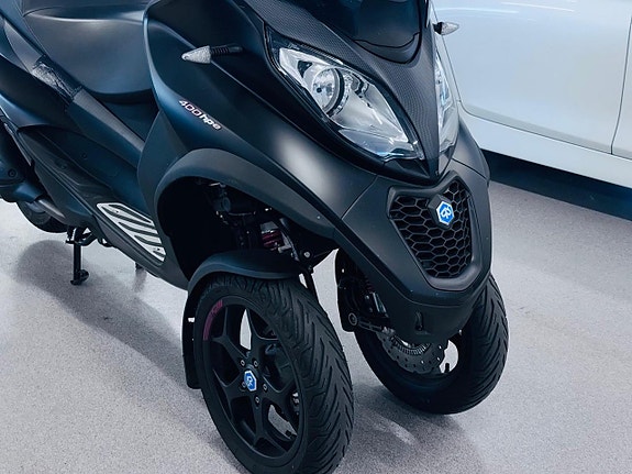 Piaggio MP3 400 HPE 2 of 11