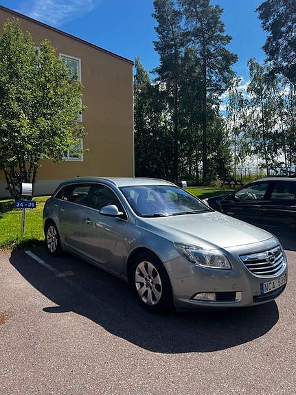 Opel Insignia 2 of 5