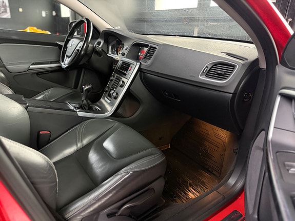 Volvo V60 8 of 13