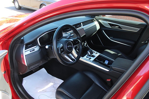 Jaguar XF 3 of 19