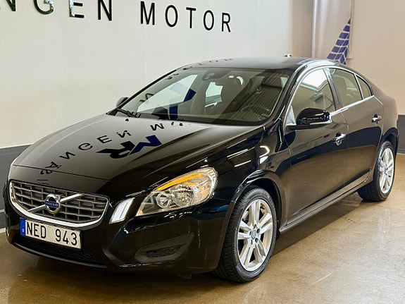 Volvo S60 2 of 5
