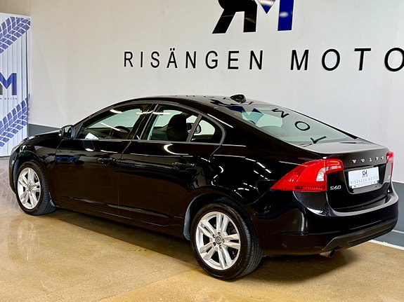 Volvo S60 3 of 5