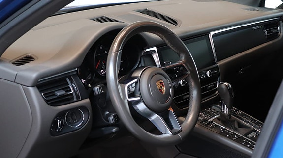 Porsche Macan 4 of 10