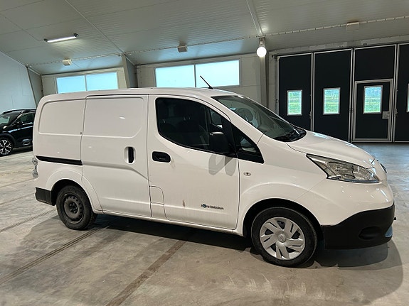 Nissan e-NV200 2 of 5